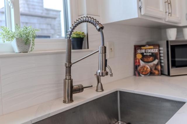 262 Beachview Avenue, Pacifica CA: https://media.crmls.org/mediaz/cccf8d41-f937-4d2b-ac32-3f19b492dc84.jpg