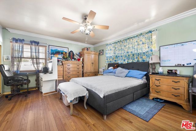 9253 Hayvenhurst Avenue, North Hills CA: https://media.crmls.org/mediaz/ccd01ebd-d864-4647-af5a-f427091b69f1.jpg