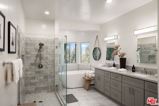 3275 N Knoll Drive, Los Angeles CA: https://media.crmls.org/mediaz/ccd0d94d-7c24-4388-9c61-9880d21624bc.jpg