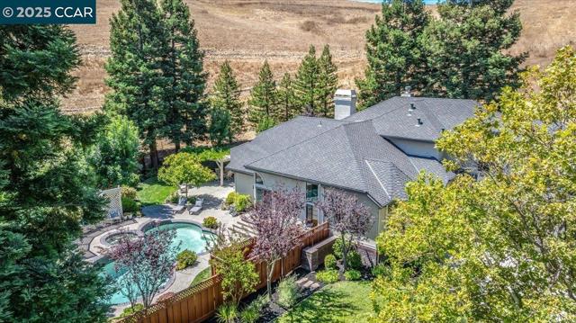 4101 Fox Creek Ct, Danville CA: https://media.crmls.org/mediaz/ccd174cc-1c62-4e6d-a2d2-7d2943262a80.jpg