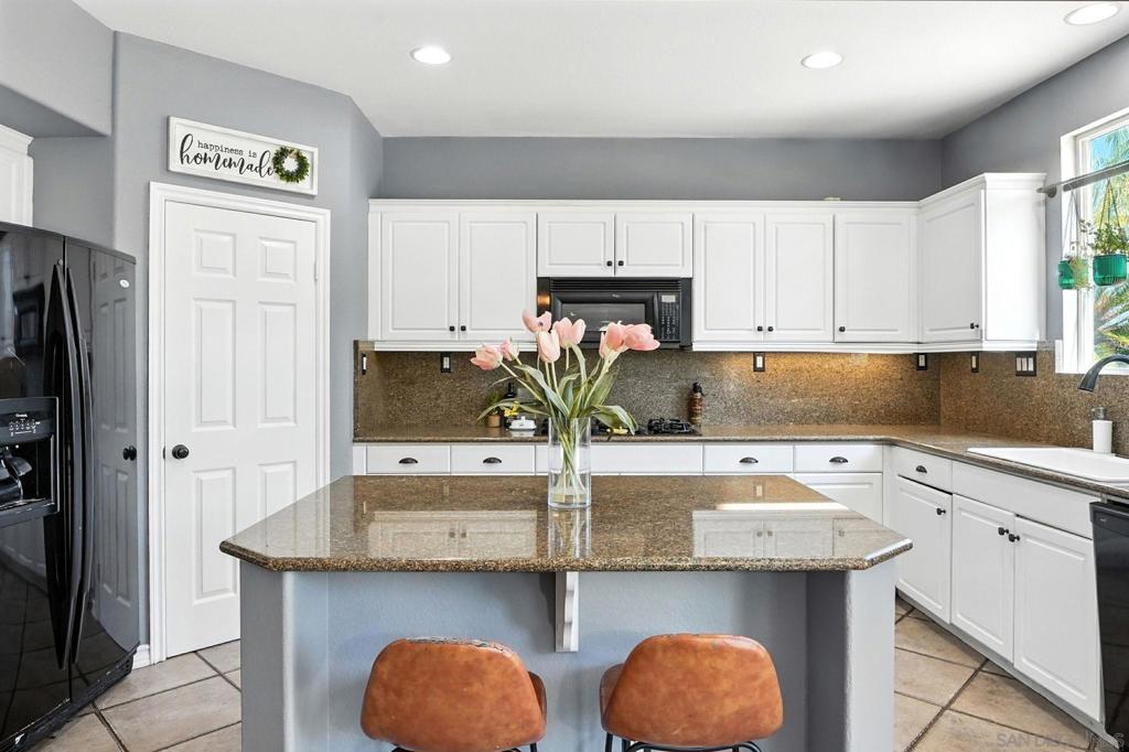 MLS #250039261SD image #16