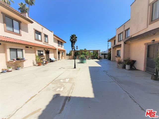 Image 2 for 4365 Mclaughlin Ave #18, Los Angeles, CA 90066