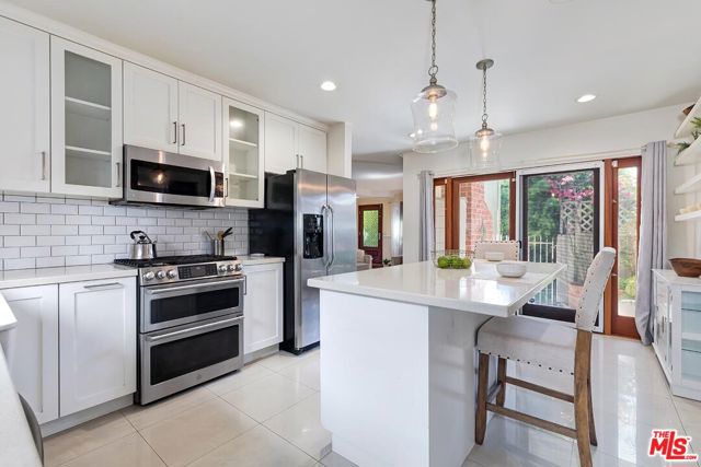 3804 Lenawee Avenue, Culver City CA: https://media.crmls.org/mediaz/ccd1da14-8b9d-4747-a5b5-a9dd5ddcab02.jpg