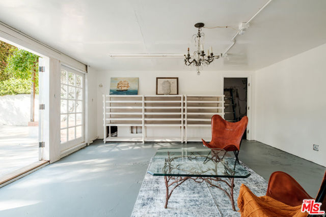 21316 Encina Road, Topanga CA: https://media.crmls.org/mediaz/ccd1ed2d-797b-4193-8b38-bf433d788a93.jpg