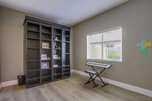 3207 Meadow Side Pl, Escondido CA: https://media.crmls.org/mediaz/ccd20f44-e1f6-4a1f-bceb-b4b796bdffce.jpg