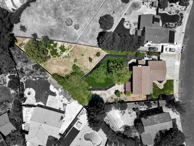 8658 Fenwick Way, Dublin CA: https://media.crmls.org/mediaz/ccd22893-643b-4be3-8020-b024d4800221.jpg