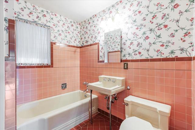 5824 Arboretum Drive, Los Altos CA: https://media.crmls.org/mediaz/ccd22974-8f79-4141-907b-7545fa1c47cf.jpg
