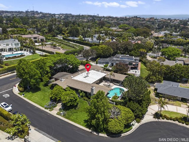 5931 Citadel CIR, La Jolla CA: https://media.crmls.org/mediaz/ccd22b37-ffce-46f8-81b6-f362f865170a.jpg