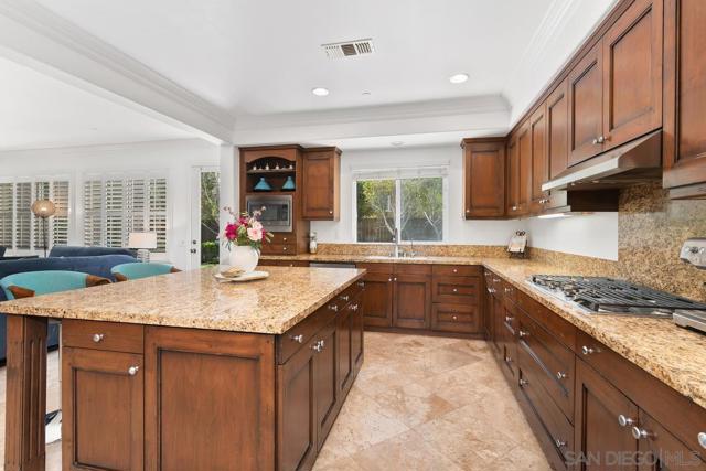 10237 Paseo De Linda, San Diego CA: https://media.crmls.org/mediaz/ccd24f4c-7043-44cc-8004-ec75a9df87e5.jpg