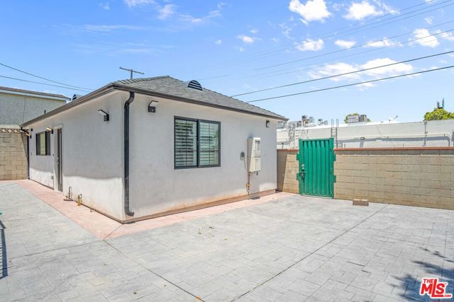 8322 Colegio Drive, Los Angeles CA: https://media.crmls.org/mediaz/ccd2b2c6-a26c-48a1-90fe-a7e968a3f361.jpg