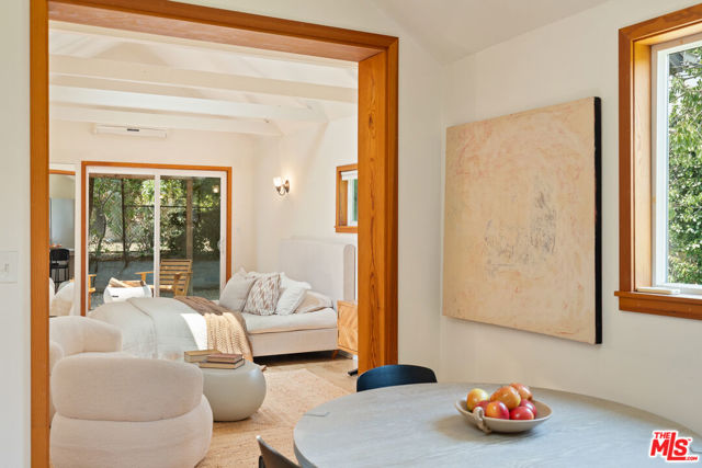 1511 Carmona Avenue, Los Angeles CA: https://media.crmls.org/mediaz/ccd2e3b4-b5f6-4e88-acb3-14453c63c0d7.jpg
