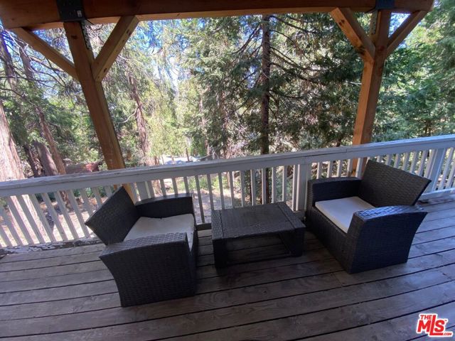 29160 Arrowhead Drive, Cedar Glen CA: https://media.crmls.org/mediaz/ccd30781-b1f8-43b5-a203-d69c212a9694.jpg