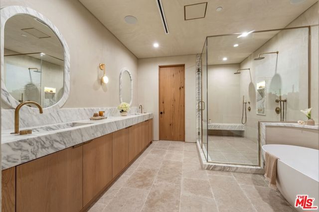 Image 30 of 69 For 11746 Blix Street