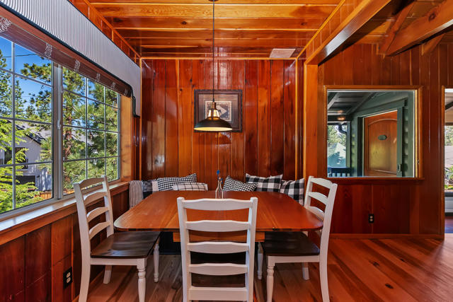 300 E Aeroplane Boulevard, Big Bear CA: https://media.crmls.org/mediaz/ccd333b8-3b3d-4c93-816f-9e568973d046.jpg