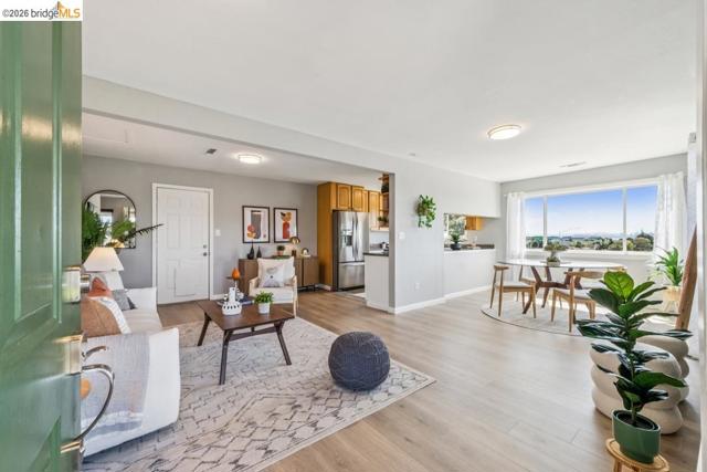 Image 4 of 37 For 1516 Merced St