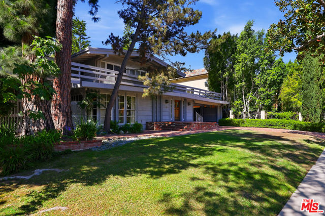 521 North Crescent Drive