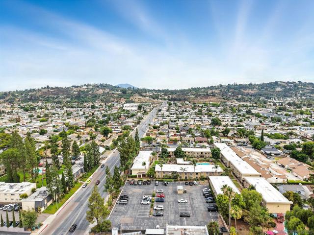 792 Avocado Ave, El Cajon CA: https://media.crmls.org/mediaz/ccd3c2c8-fce5-4632-b8ab-a9dce9e6bd81.jpg