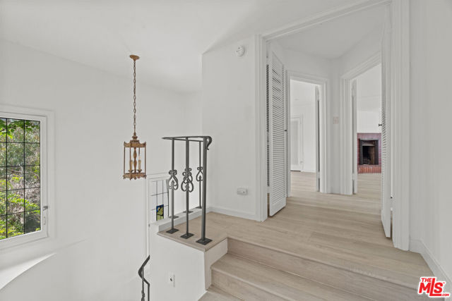 808 Woodacres Road, Santa Monica CA: https://media.crmls.org/mediaz/ccd3ca4a-99e5-4dba-9ea8-86baad63fbf0.jpg