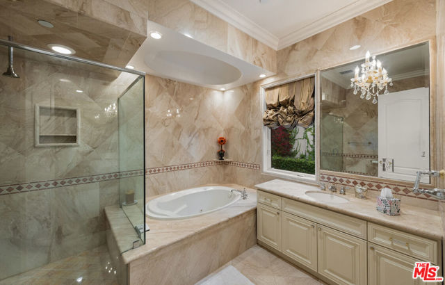 1455 Robmar Drive, Beverly Hills CA: https://media.crmls.org/mediaz/ccd3e211-a0cb-464f-8d74-862a572e40bd.jpg