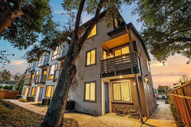 955 Woodside Road, Redwood City CA: https://media.crmls.org/mediaz/ccd4646b-e575-4db9-becb-64202034cc06.jpg