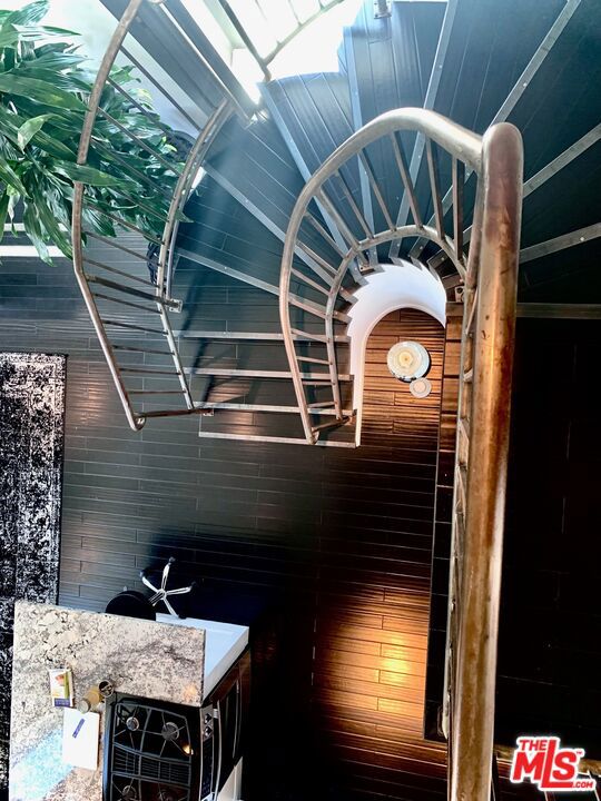 2515 Lincoln Boulevard, Venice CA: https://media.crmls.org/mediaz/ccd4824a-77b8-464f-981a-a5eb09c9190e.jpg