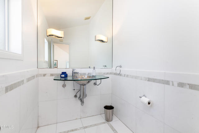 Detail Gallery Image 19 of 36 For 363 Patrician Way, Pasadena,  CA 91105 - 3 Beds | 3/1 Baths