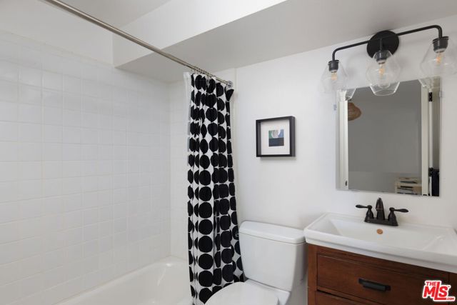 26533 Ocean View Drive, Malibu CA: https://media.crmls.org/mediaz/ccd5494b-7350-448f-8d34-749cb77b034d.jpg