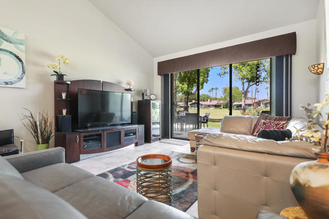 186 Running Springs Drive, Palm Desert CA: https://media.crmls.org/mediaz/ccd54d17-6411-4d6e-bb2f-c770c5e87d6f.jpg
