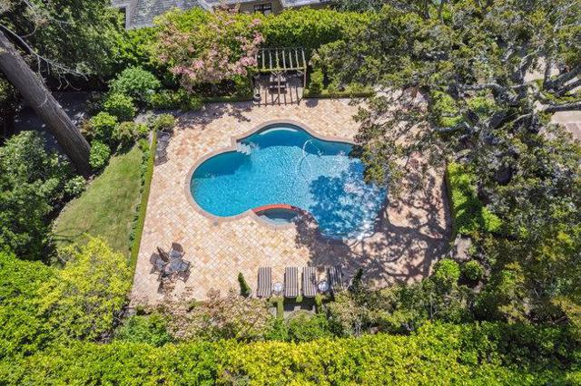 2307 Easton Drive, Burlingame CA: https://media.crmls.org/mediaz/ccd5e0fb-e334-404c-ae6b-7f63b7a60aeb.jpg