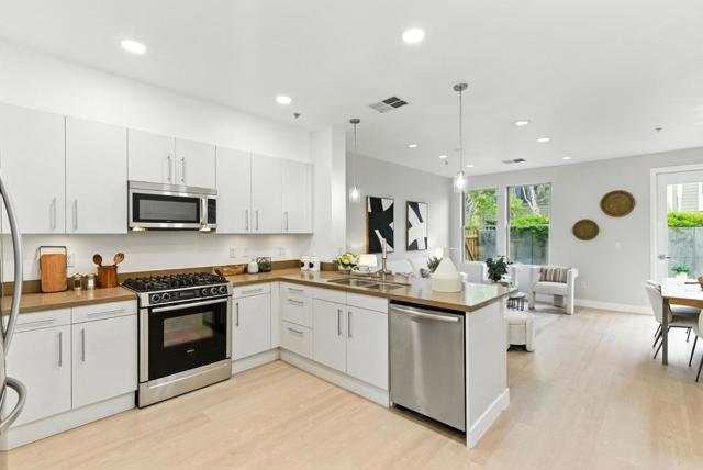 866 Altaire Walk, Palo Alto CA: https://media.crmls.org/mediaz/ccd680d0-98a7-4c44-b2c4-b31f1e6e1410.jpg
