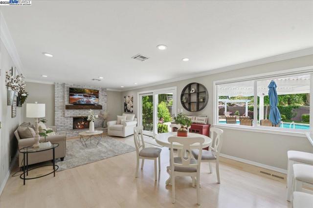 5204 Hummingbird Rd, Pleasanton CA: https://media.crmls.org/mediaz/ccd6a7c3-42a8-4264-87ac-877f4a649c52.jpg
