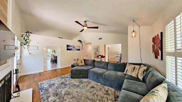11058 Picaza Place, San Diego CA: https://media.crmls.org/mediaz/ccd6de38-6d36-4a76-9b7d-cd77220a57bc.jpg