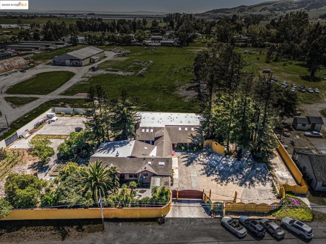 75 Fremont Dr., Sonoma CA: https://media.crmls.org/mediaz/ccd71322-bc6b-47ad-92e9-a1fd4ee8ed92.jpg