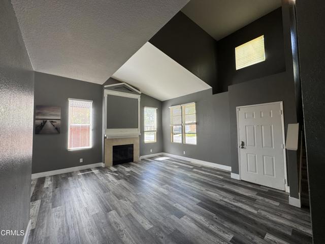 Detail Gallery Image 4 of 25 For 40148 La Cota Dr, Palmdale,  CA 93550 - 3 Beds | 2/1 Baths