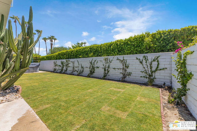 12 Santa Clara Drive, Rancho Mirage CA: https://media.crmls.org/mediaz/ccd7c5eb-5a79-4342-bd70-76de5b601661.jpg