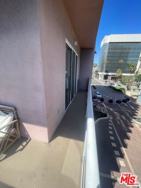 388 E Ocean Boulevard, Long Beach CA: https://media.crmls.org/mediaz/ccd8e2c8-1d86-46e8-bd4c-365899cc61b2.jpg