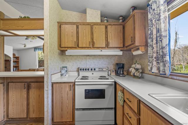 2464 Wynola Rd, Julian CA: https://media.crmls.org/mediaz/ccd8f2fe-7b04-4b69-9423-477be069cc33.jpg