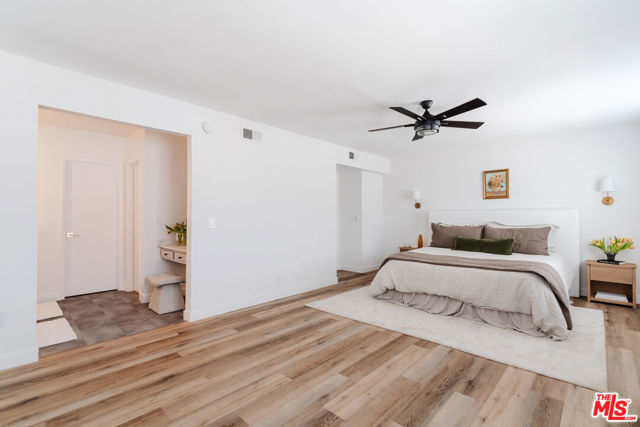 18348 Collins Street, Tarzana CA: https://media.crmls.org/mediaz/ccd91fb3-5afd-42e2-a738-7ec146b1e61e.jpg