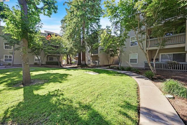 1087 Murrieta Blvd, Livermore CA: https://media.crmls.org/mediaz/ccd9680d-ad32-49f9-a95e-54ebe9d2fa02.jpg