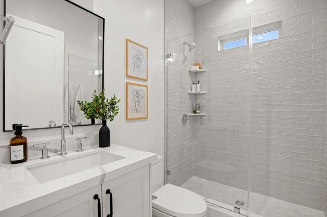3070 Sterling Way, Redwood City CA: https://media.crmls.org/mediaz/ccda25fb-95c1-4a2b-ab3a-e0a9277e03af.jpg