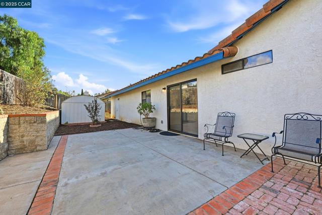 304 Lion Valley Rd, Escondido CA: https://media.crmls.org/mediaz/ccdc8917-7702-4b21-b05b-9ebecfc6d1b7.jpg