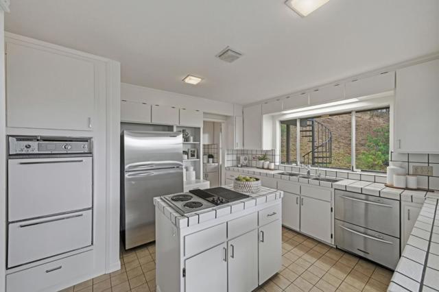 435 Golden Oak Drive, Portola Valley CA: https://media.crmls.org/mediaz/ccdca701-4e54-4552-ac27-b33682e79c50.jpg