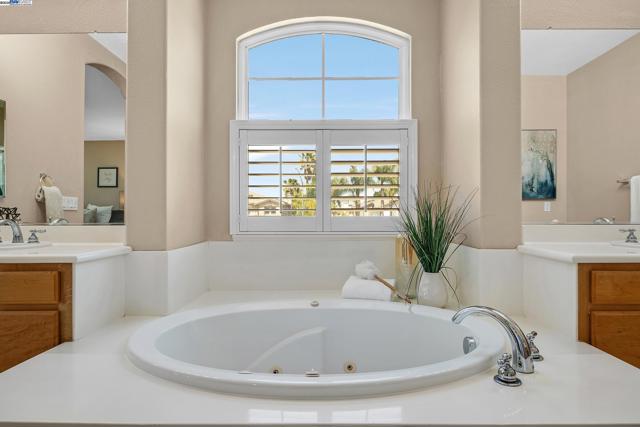 1304 Pyrenees St, Tracy CA: https://media.crmls.org/mediaz/ccdcdcaf-3327-43e6-84e7-c70cc4ae668f.jpg