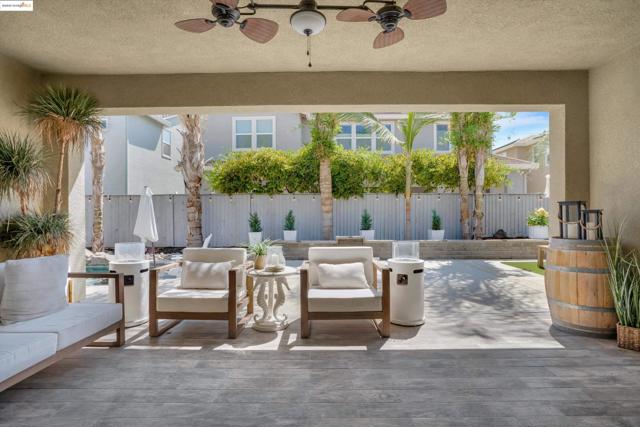542 Harbor Cove Cir, Discovery Bay CA: https://media.crmls.org/mediaz/ccdd4503-6888-4cf7-8087-4d42ecfa1a71.jpg