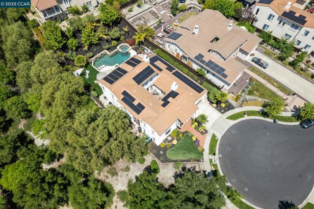 492 Calico Ct, San Ramon CA: https://media.crmls.org/mediaz/ccdd6731-c6f3-4e40-88be-96a7281e531c.jpg
