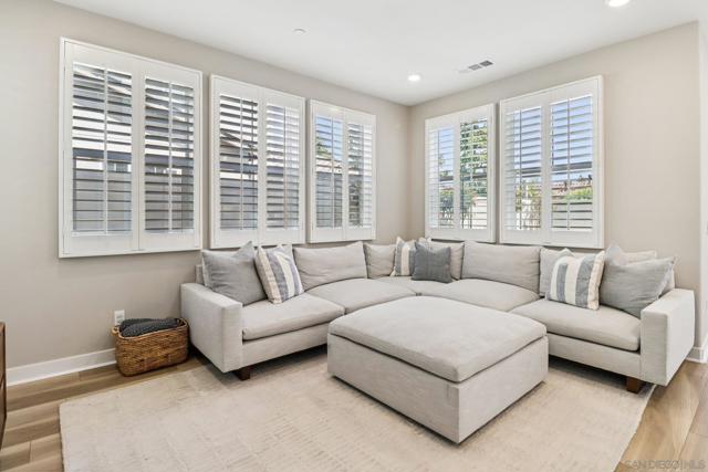 6698 Spartina Ct, Carlsbad CA: https://media.crmls.org/mediaz/ccdd9e05-bb40-4e48-b418-93f3fe39e968.jpg