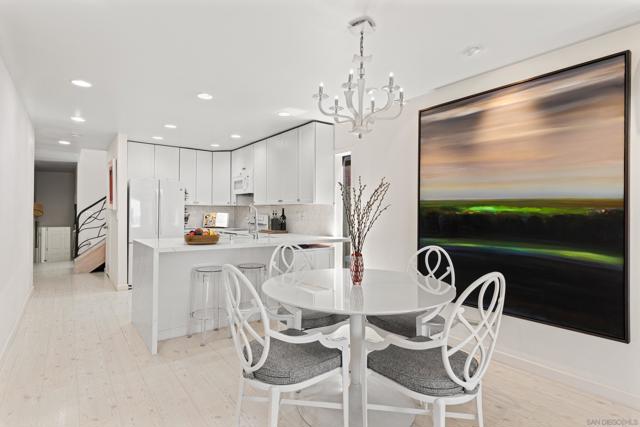 194 Neptune Ave, Encinitas CA: https://media.crmls.org/mediaz/ccddc1fb-924b-4b45-9743-89755954ad9f.jpg