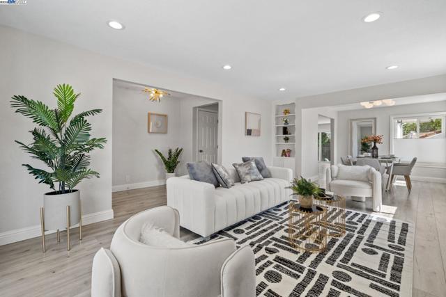 955 Maud Ave, San Leandro CA: https://media.crmls.org/mediaz/ccddc741-bf4b-48ba-89c0-b75c604f55a8.jpg