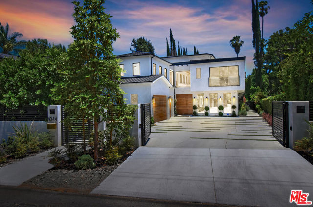 4544 Woodley Avenue, Encino CA: https://media.crmls.org/mediaz/ccdf5c94-c503-40d9-9ef4-a2b475fcae2f.jpg