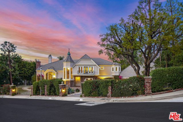 3819 Vista Linda Drive, Encino CA: https://media.crmls.org/mediaz/ccdf623f-c595-4689-aa30-f8258904c474.jpg